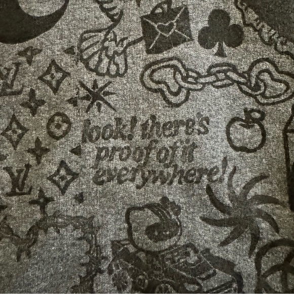 Medium block printed Hanes pre-owned sweatshirt - Picture 3 of 5